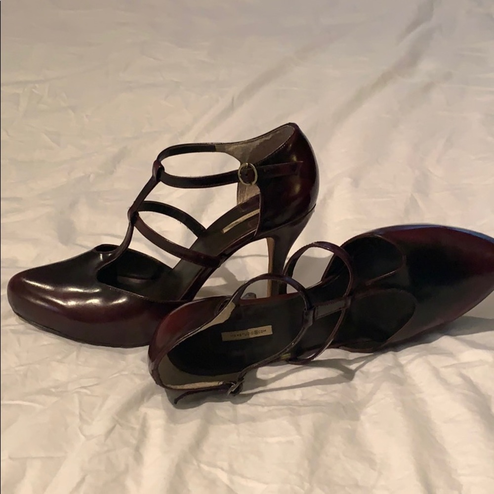 Max Studio burgundy Strappy Pump
